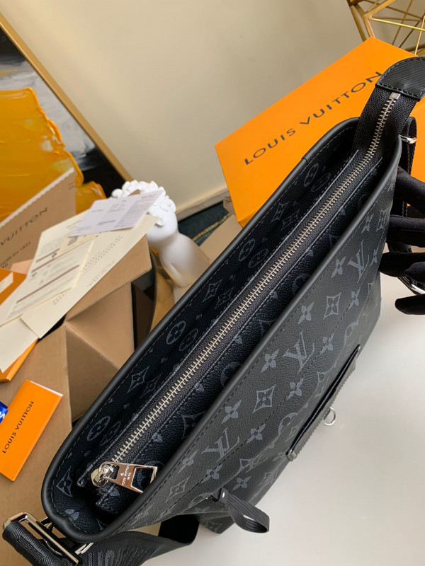 l**is V*t*n messenger bag