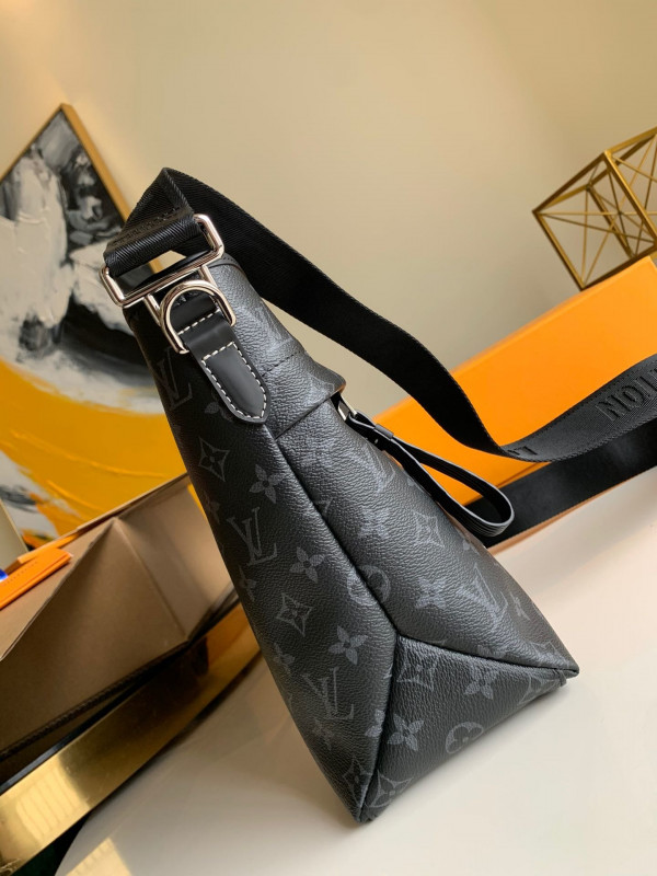 l**is V*t*n messenger bag