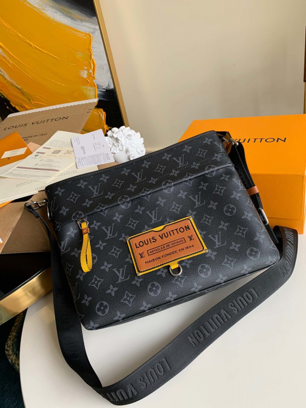 l**is V*t*n messenger bag