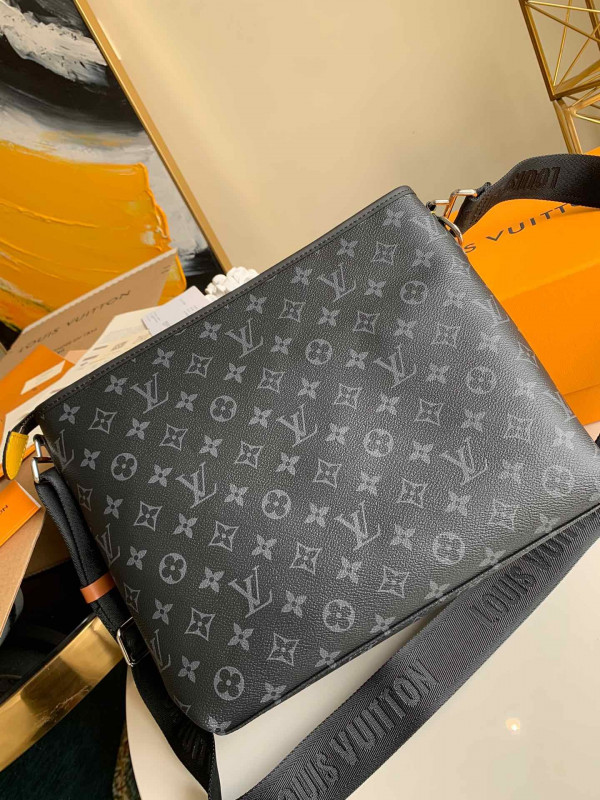 l**is V*t*n messenger bag