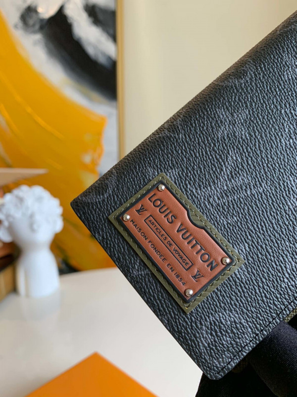 l**is V*t*n brazza wallet