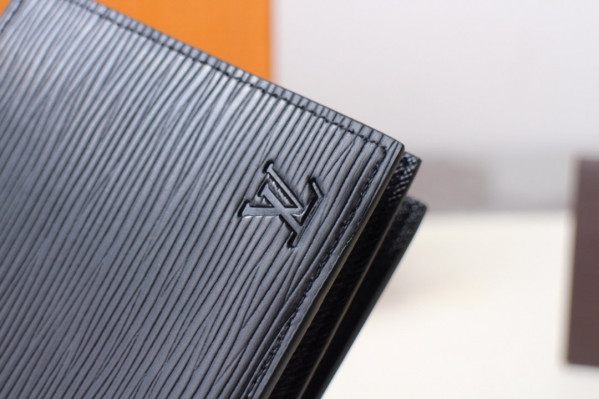 l**is V*t*n amerigo wallet
