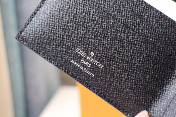 l**is V*t*n amerigo wallet