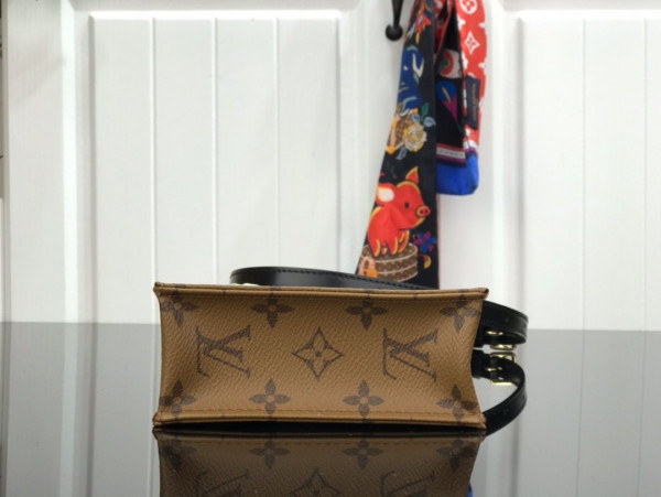 l**is V*t*n petit sac plat