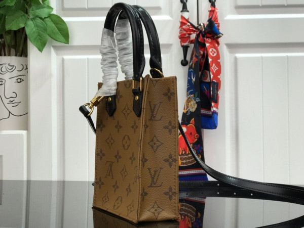 l**is V*t*n petit sac plat