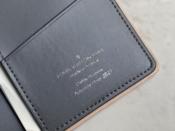 l**is V*t*n brazza wallet