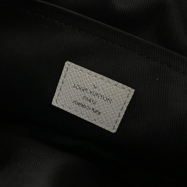 l**is V*t*n outdoor messenger