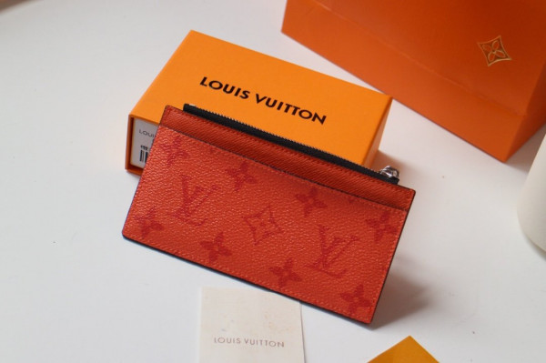 l**is V*t*n coin card holder