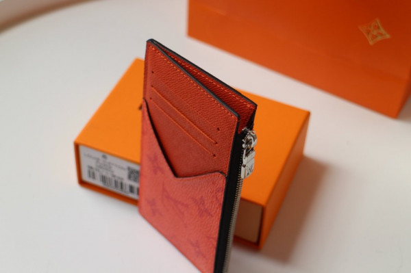 l**is V*t*n coin card holder