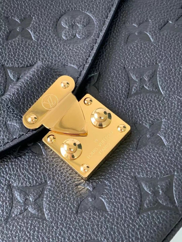 l**is V*t*n pochette metis