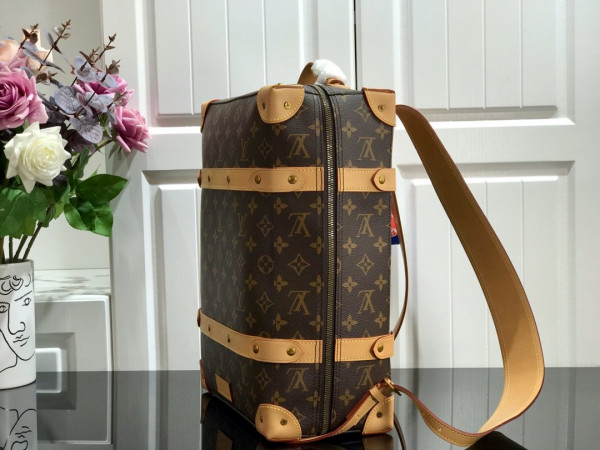 l**is V*t*n soft trunk backpack pm