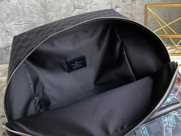 l**is V*t*n discovery backpack