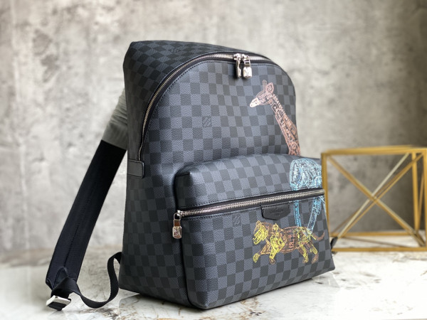 l**is V*t*n discovery backpack