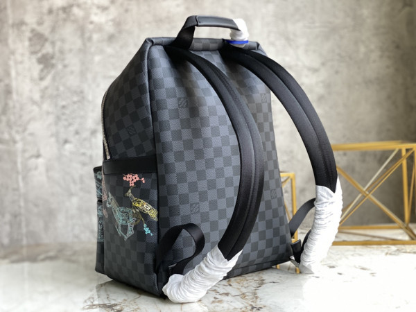 l**is V*t*n discovery backpack