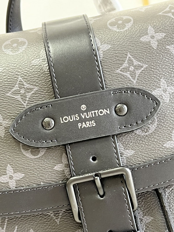 l**is V*t*n saumur backpack