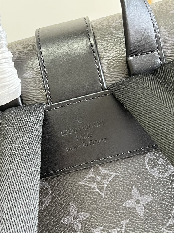 l**is V*t*n saumur backpack