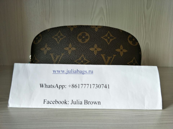 l**is V*t*n cosmetic pouch