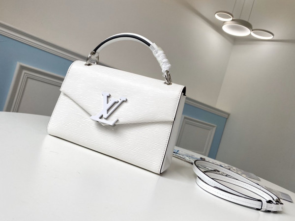 l**is V*t*n pochette grenelle