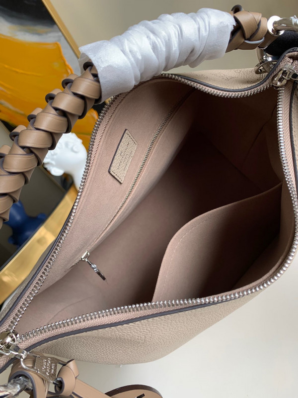 l**is V*t*n beaubourg hobo mm
