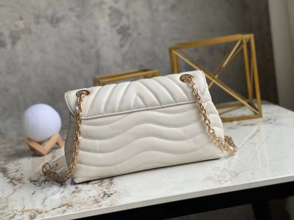 l**is V*t*n new wave chain bag