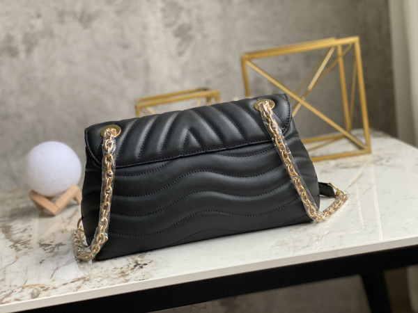 l**is V*t*n new wave chain bag