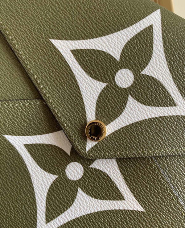 l**is V*t*n pochette kirigami