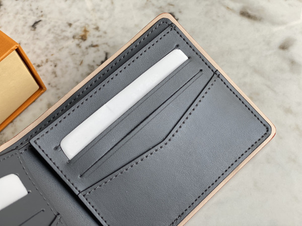l**is V*t*n slender wallet