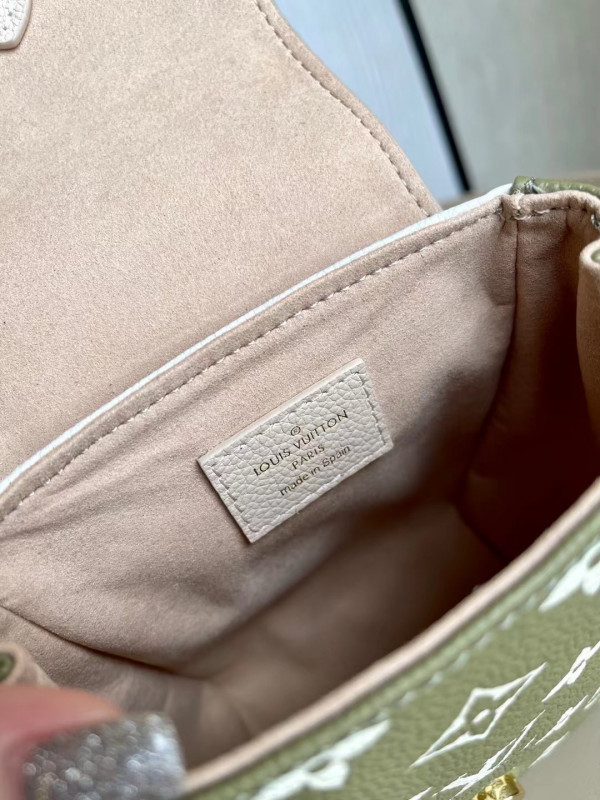l**is V*t*n tiny backpack