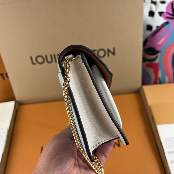 l**is V*t*n mylockme chain pochette