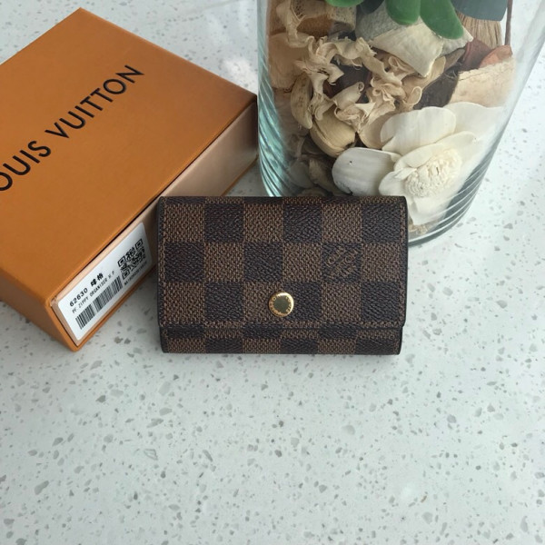 l**is V*t*n 6 key holder