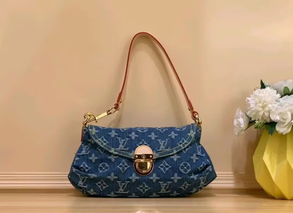 l**is V*t*n pleaty handbag