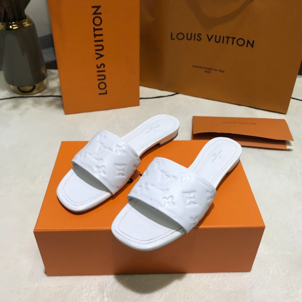 l**is V*t*n slippers