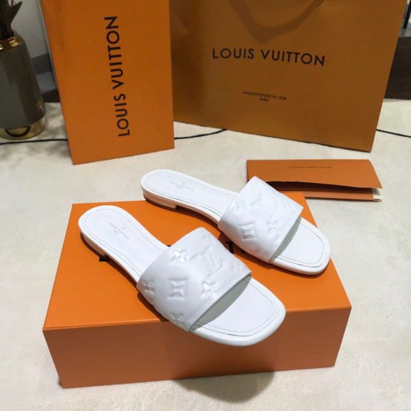 l**is V*t*n slippers