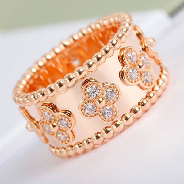 Van Cleef & Arpels Perlée clovers ring