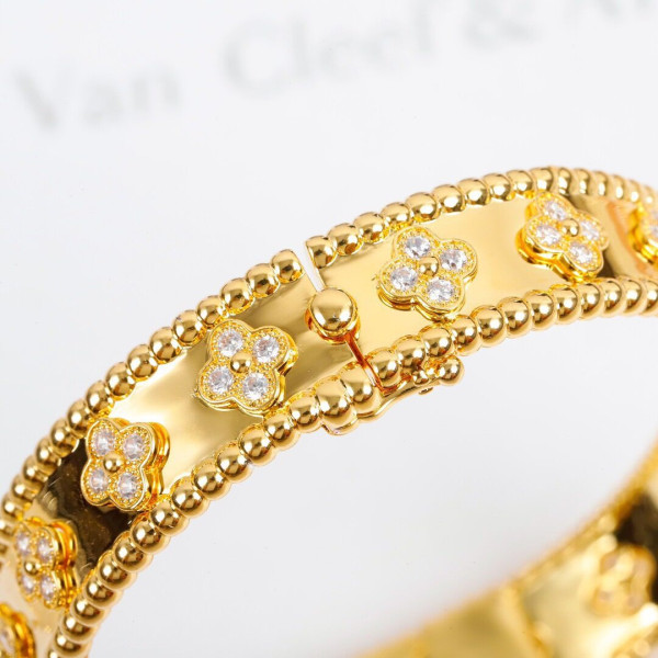Van Cleef & Arpels Perlée BRACELET