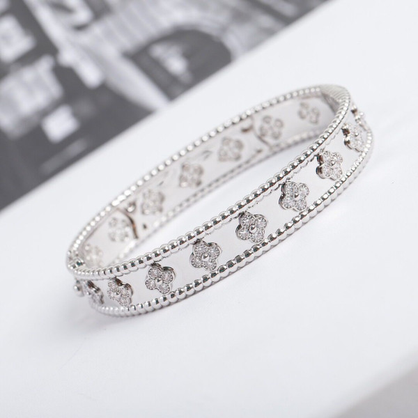 Van Cleef & Arpels Perlée BRACELET