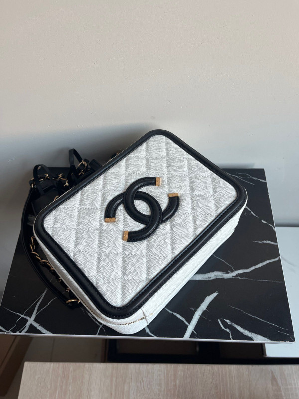 CL VANITY CASE