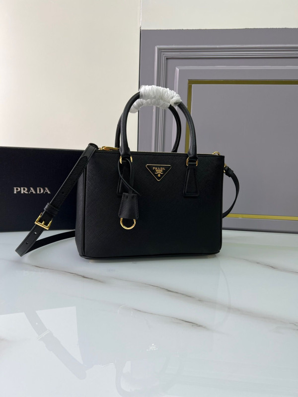 Pra*a galleria saffiano bag medium