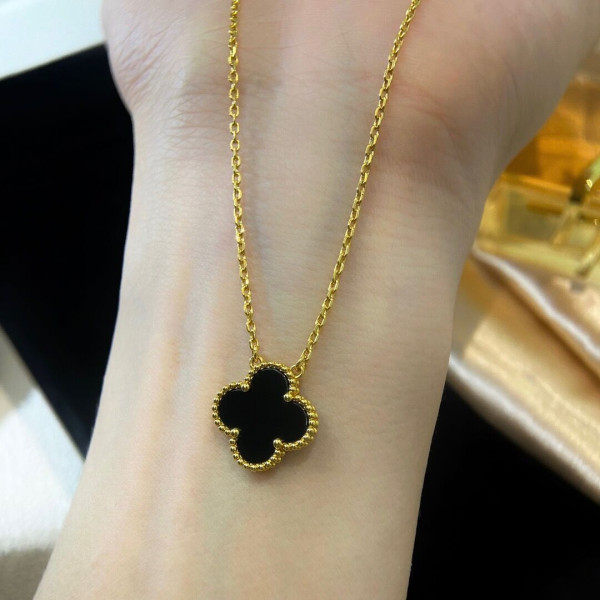 Van Cleef & Arpels Perlée NECKLACE