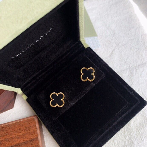 Van Cleef & Arpels Perlée EARRINGS