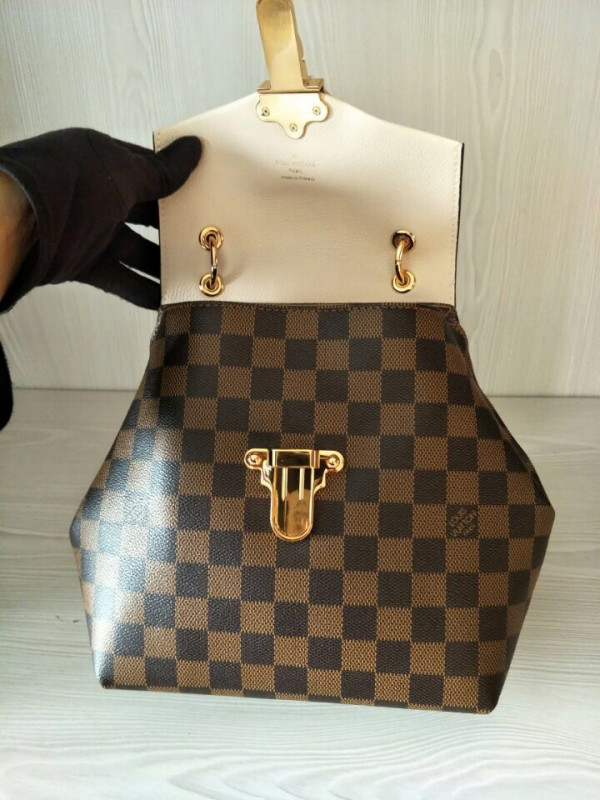 l**is V*t*n backpack clapton