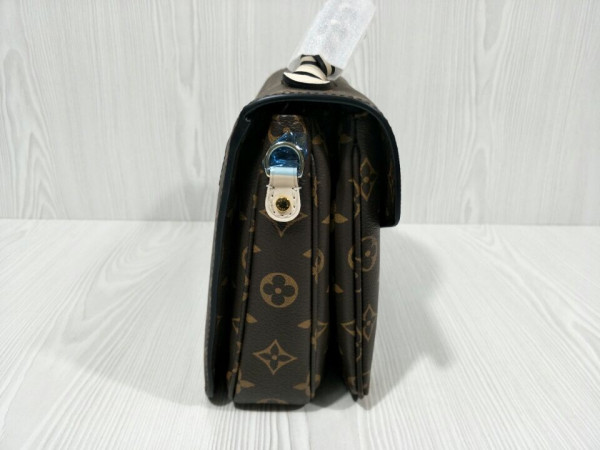l**is V*t*n pochette metis