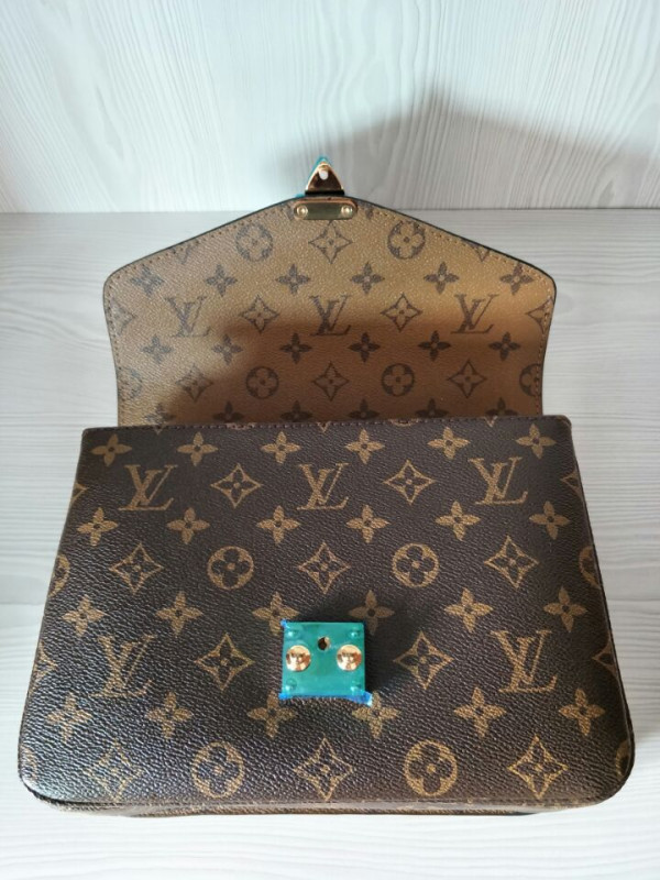 l**is V*t*n pochette metis