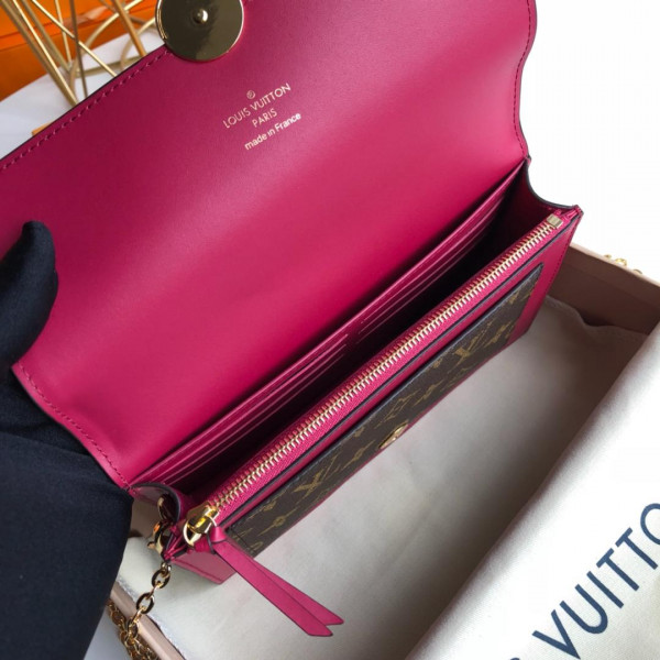l**is V*t*n flore chain wallet