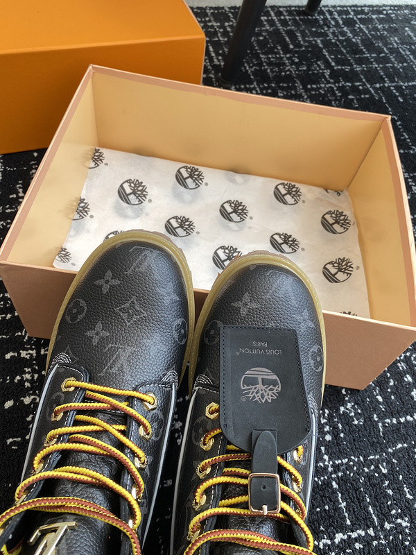 l**is V*t*n boots