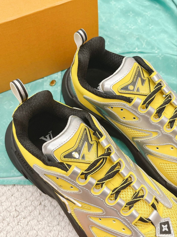 l**is V*t*n runner tatic sneaker