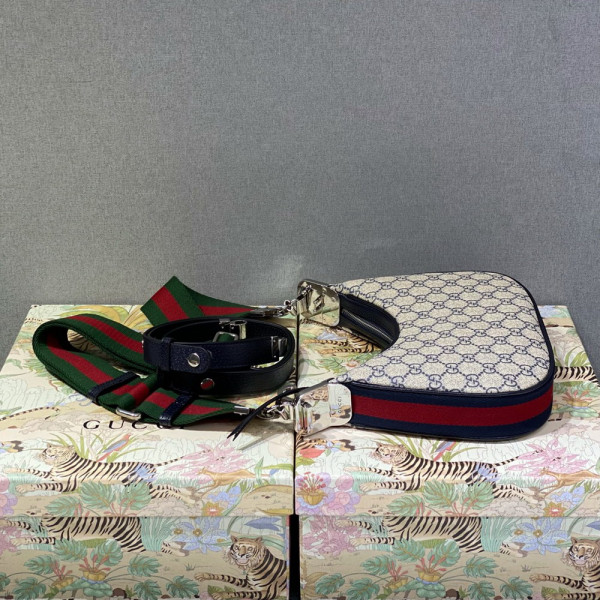 G*u*i attache small shoulder bag