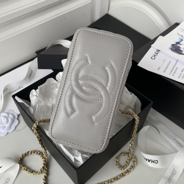 CL VANITY WITH CHAIN