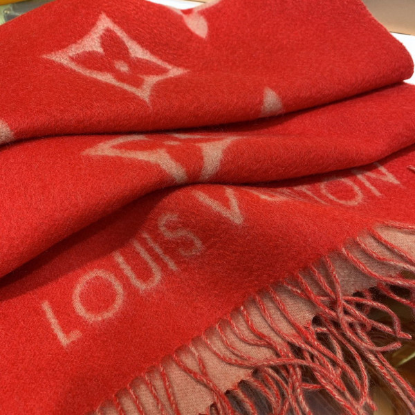l**is V*t*n reykjavik scarf
