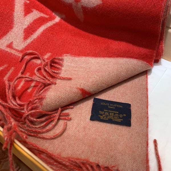 l**is V*t*n reykjavik scarf